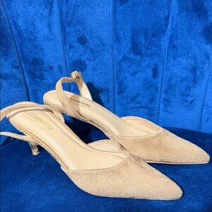 Cushionaire Petula Beige Faux Suede Slingback Heels Women’s Size 8